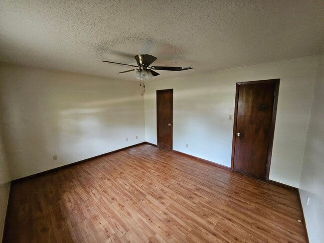 Building Photo - 130 Raymond Dr