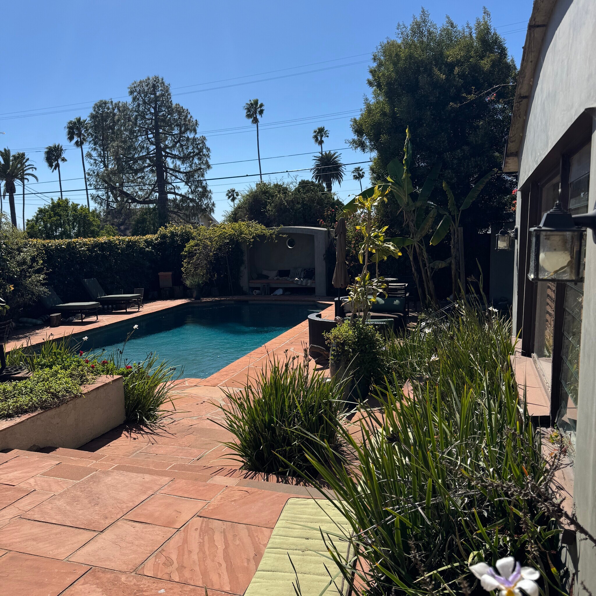 Building Photo - 3633 Mountain View Ave