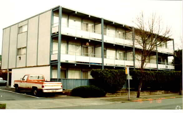Primary Photo - Leschi View - "A" Building