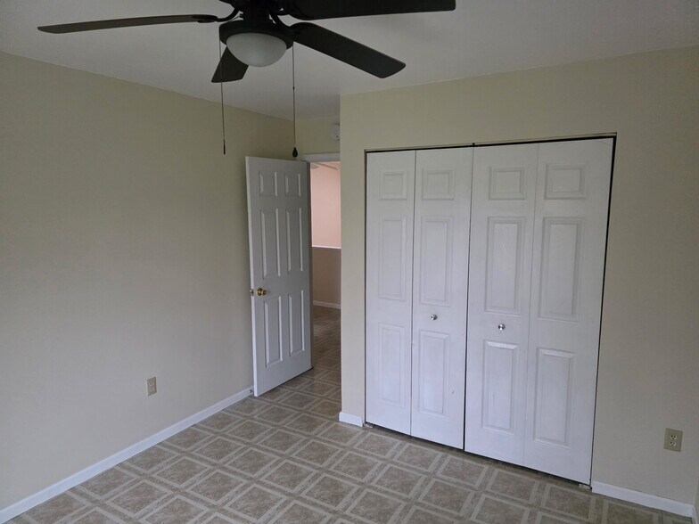 Building Photo - 131 Freedom Ct