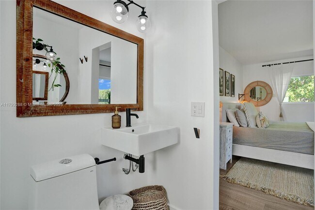 Building Photo - 17505 SW 90th Ave