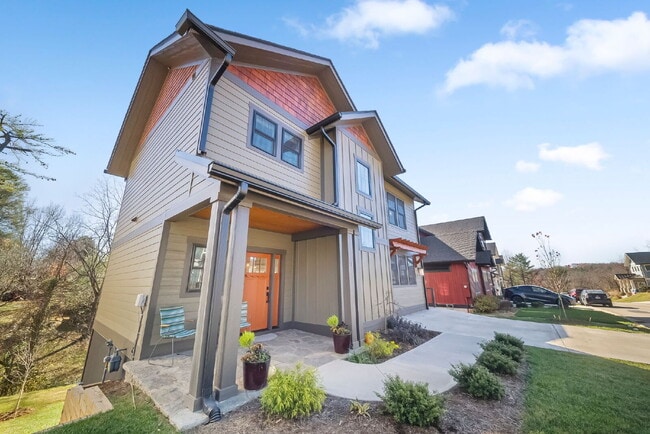 Building Photo - Fully Furnished | Asheville Area