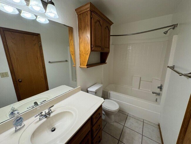 Building Photo - 4 bed, 2 bath ,3 car with storm shelter! B...