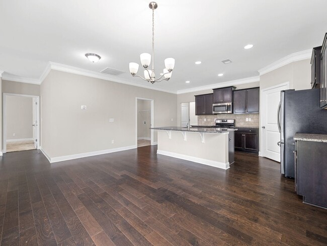 Building Photo - Beautiful 4 BR, 2 BA Home, 2 Car Garage wi...
