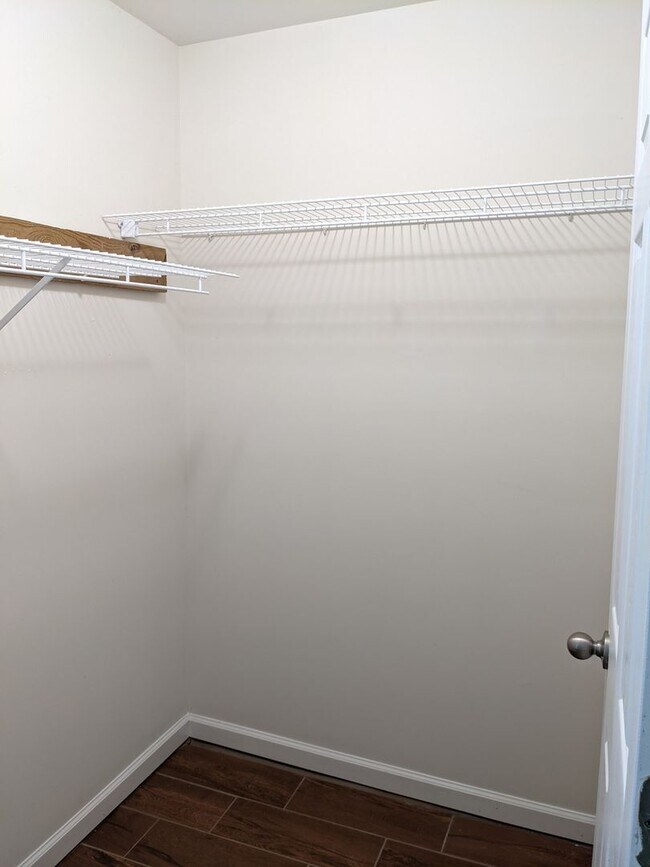 Building Photo - 3 bed/2 bath with 1 car garage for lease c...