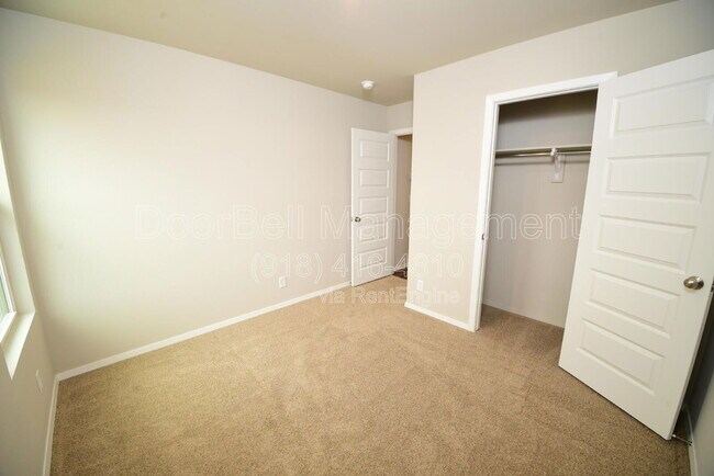 Building Photo - 3004 E 12th St