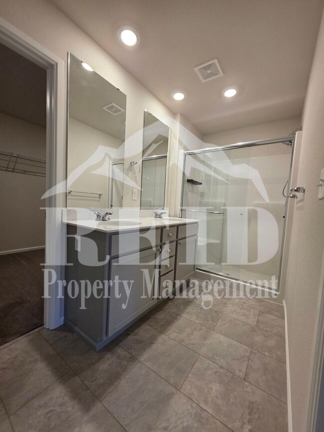 Building Photo - New 5-Bedroom home in the heart of Belfair