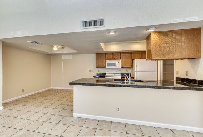 Building Photo - Wonderful 3 bedroom close minutes to ASU!!...