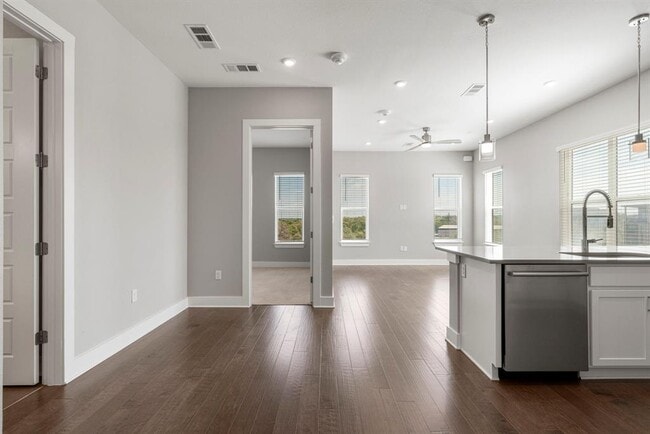 Building Photo - 4501 Jackson Ave