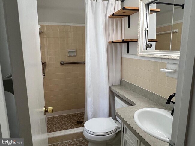 Building Photo - 8711 Braeburn Dr