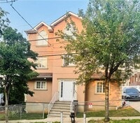 Building Photo - 133 Bismark Ave