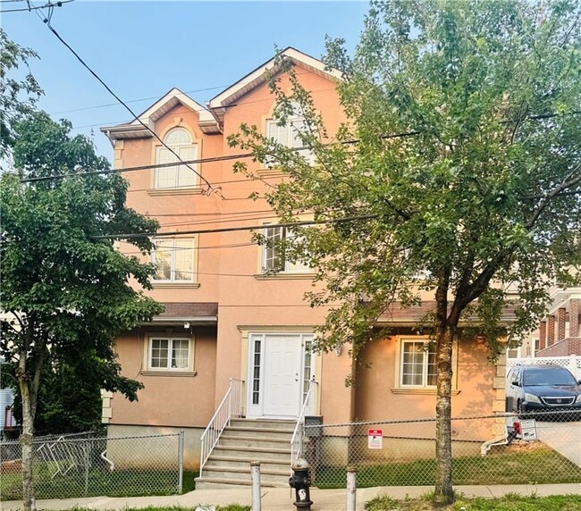 Primary Photo - 133 Bismark Ave