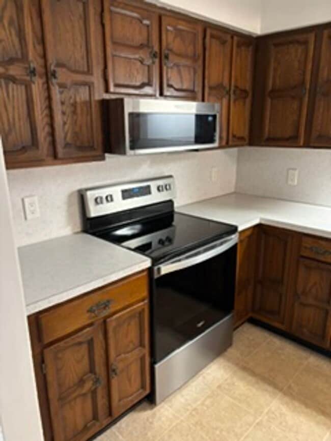 Building Photo - Charming 3 bedroom, 2 bathroom located in the picturesque Hot Springs Village, nearby the Coronad...