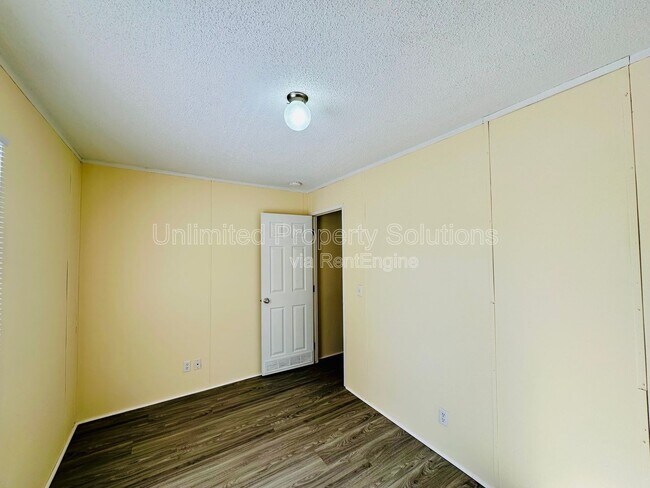 Building Photo - 9765 Old Mill Rd