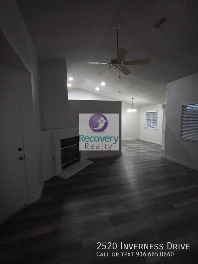 Building Photo - 2520 Inverness Dr