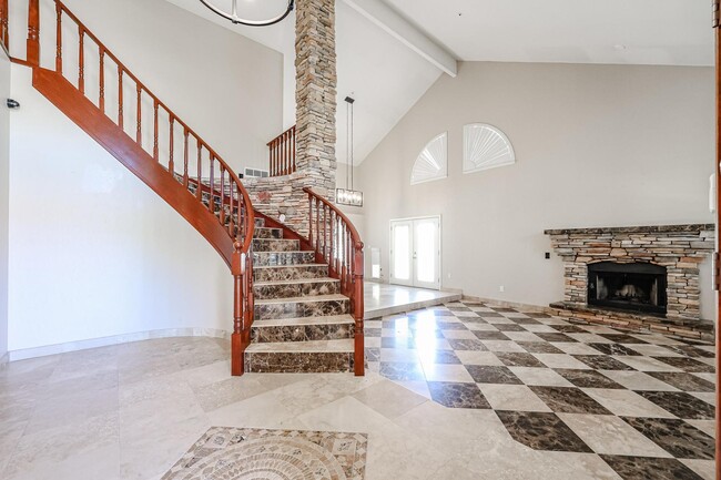 Building Photo - 8830 E Carol Way