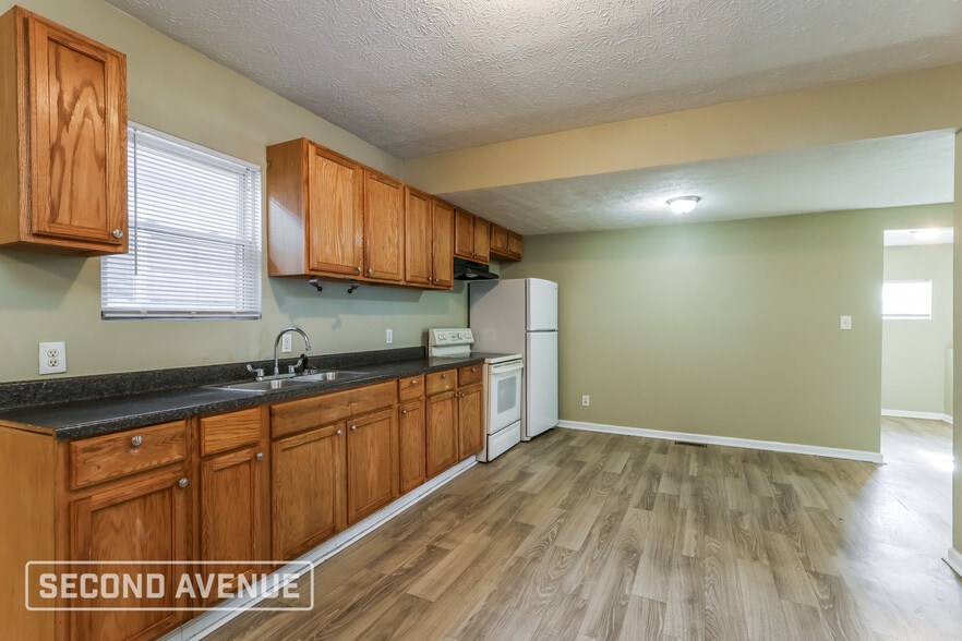 Building Photo - 540 Beecher St