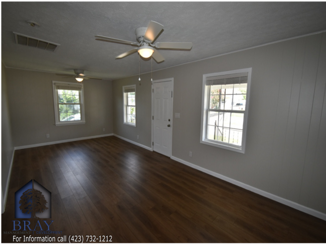 Building Photo - Quaint Cottage