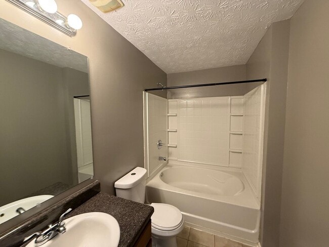 Building Photo - 13104 Fairington Ridge Cir