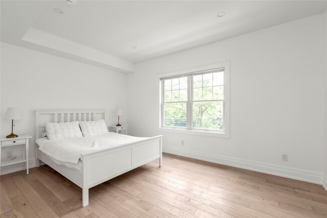 Building Photo - 22 Sagamore Hill Dr
