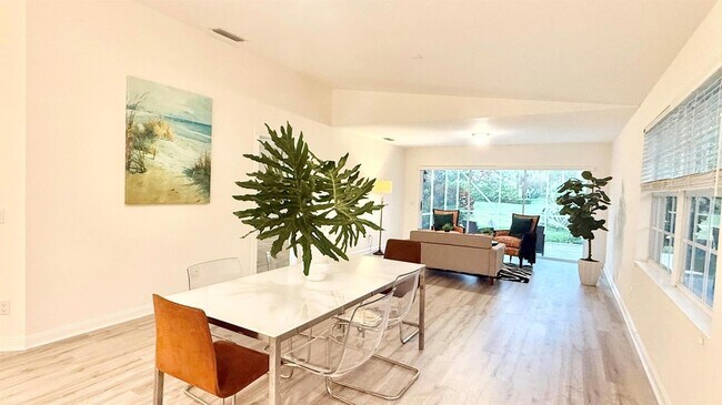 Building Photo - 2861 Livingston Ln