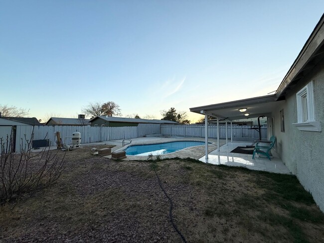 Building Photo - 3/BD 2/BA Charming Oasis with Pool & Moder...