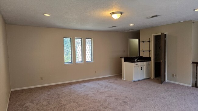 Building Photo - 6207 Jadecrest Dr