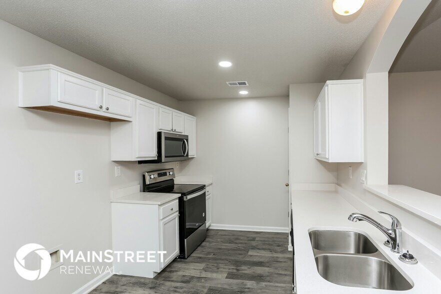 Building Photo - 10426 Redmond Cir N