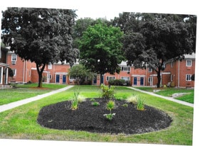 Building Photo - 458 Middle Turnpike W