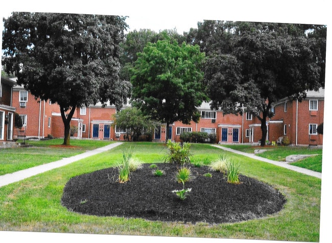 Building Photo - 458 Middle Turnpike W