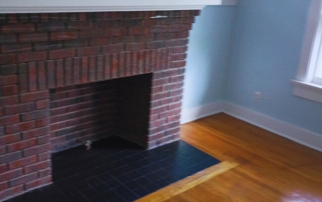 Building Photo - 35 Woodcrest Ave