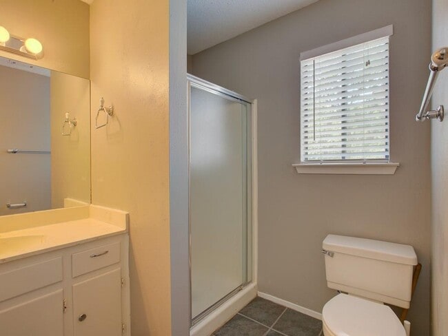 Building Photo - 8402 Tallwood Dr