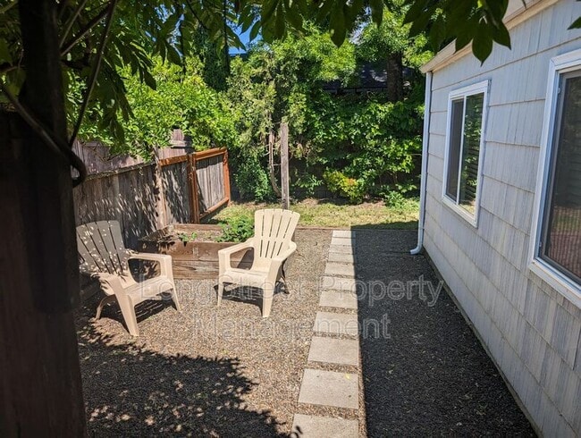 Building Photo - 3140 NW Grant Ave