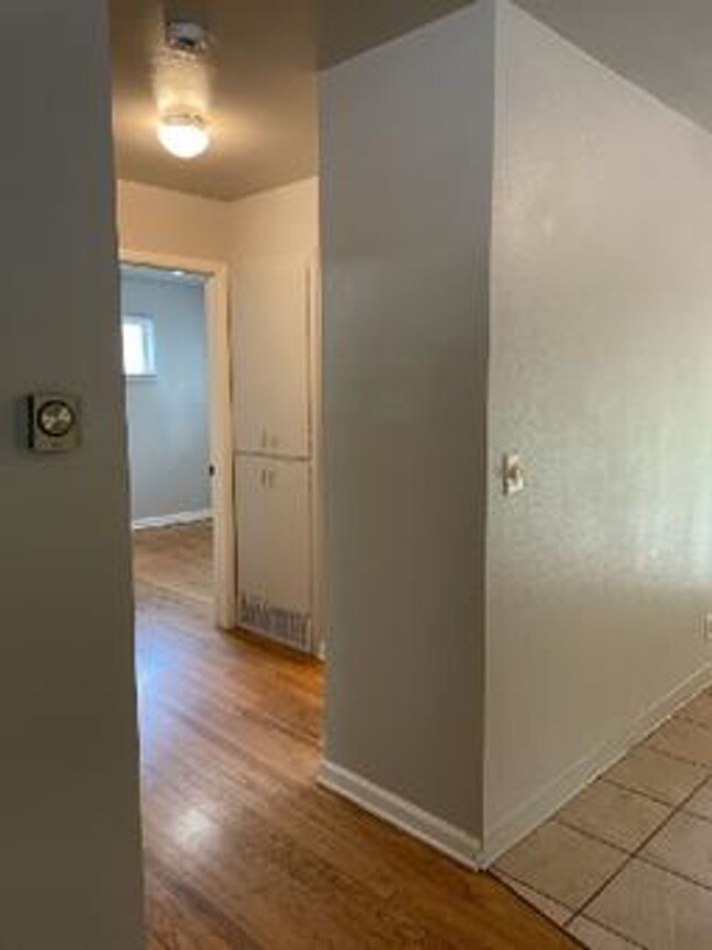 Building Photo - STUDENTS WELCOME! 5-Bedroom / 2-Bath Home ...