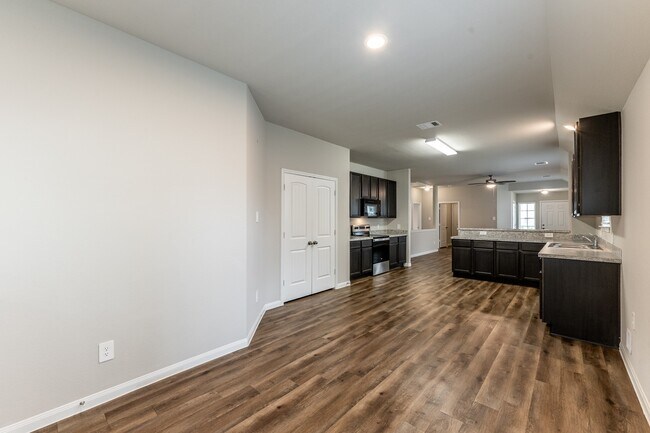 Building Photo - 207 Black Bear Dr