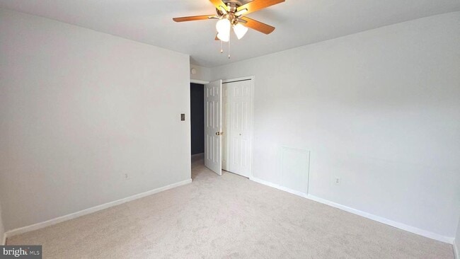 Building Photo - 10 Forest Brook Ct