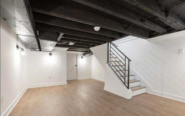 Building Photo - 2034 E Hazzard St
