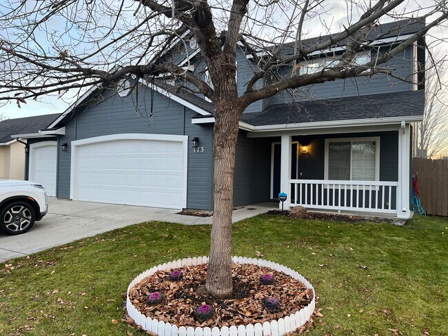 Primary Photo - 173 E Moskee St