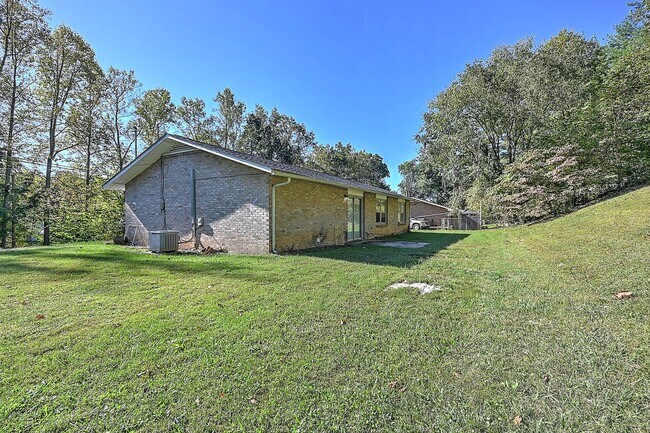 Building Photo - 2810 Antioch Rd