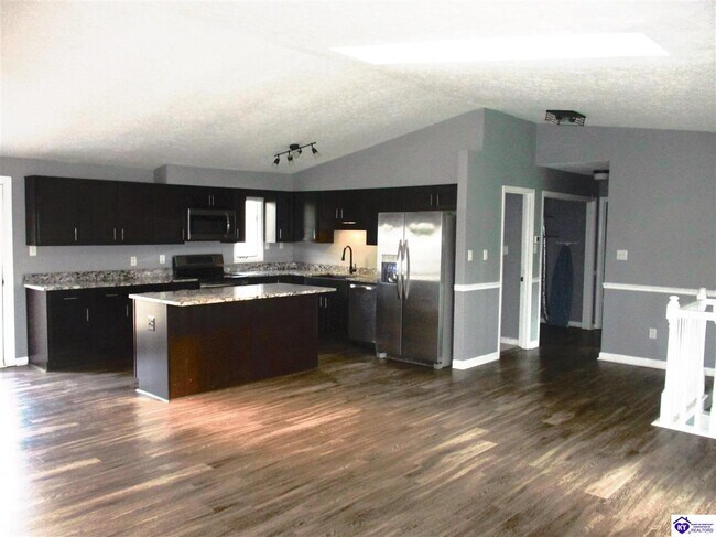 Building Photo - 609 Foxfire Rd