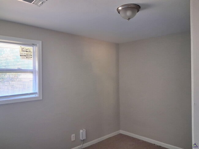 Building Photo - 1103 Gaines Dr