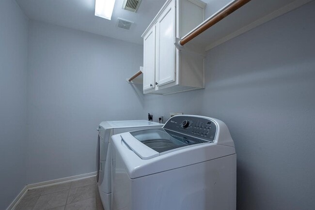 Building Photo - 3238 Enclave Ln