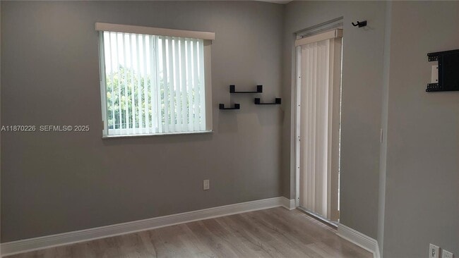 Building Photo - 1115 N 17th Ave