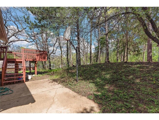 Building Photo - 1735 Walnut Ln