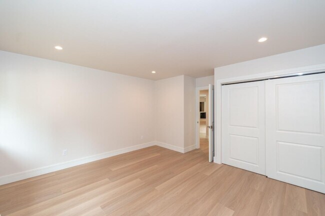 Building Photo - 9 Odell Pl