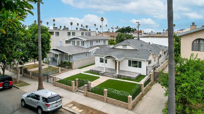 Building Photo - 1537 N Kingsley Dr