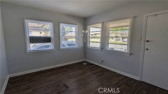 Building Photo - 8801 Valley View St