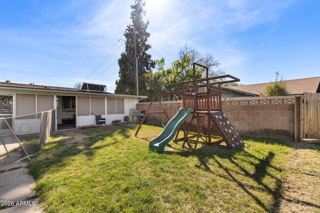 Building Photo - 2208 E Contessa Cir