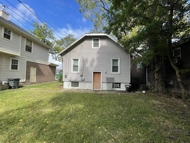 Building Photo - 1370 Camden St