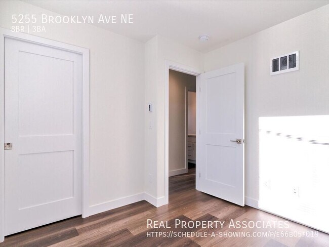 Building Photo - 5255 Brooklyn Ave NE